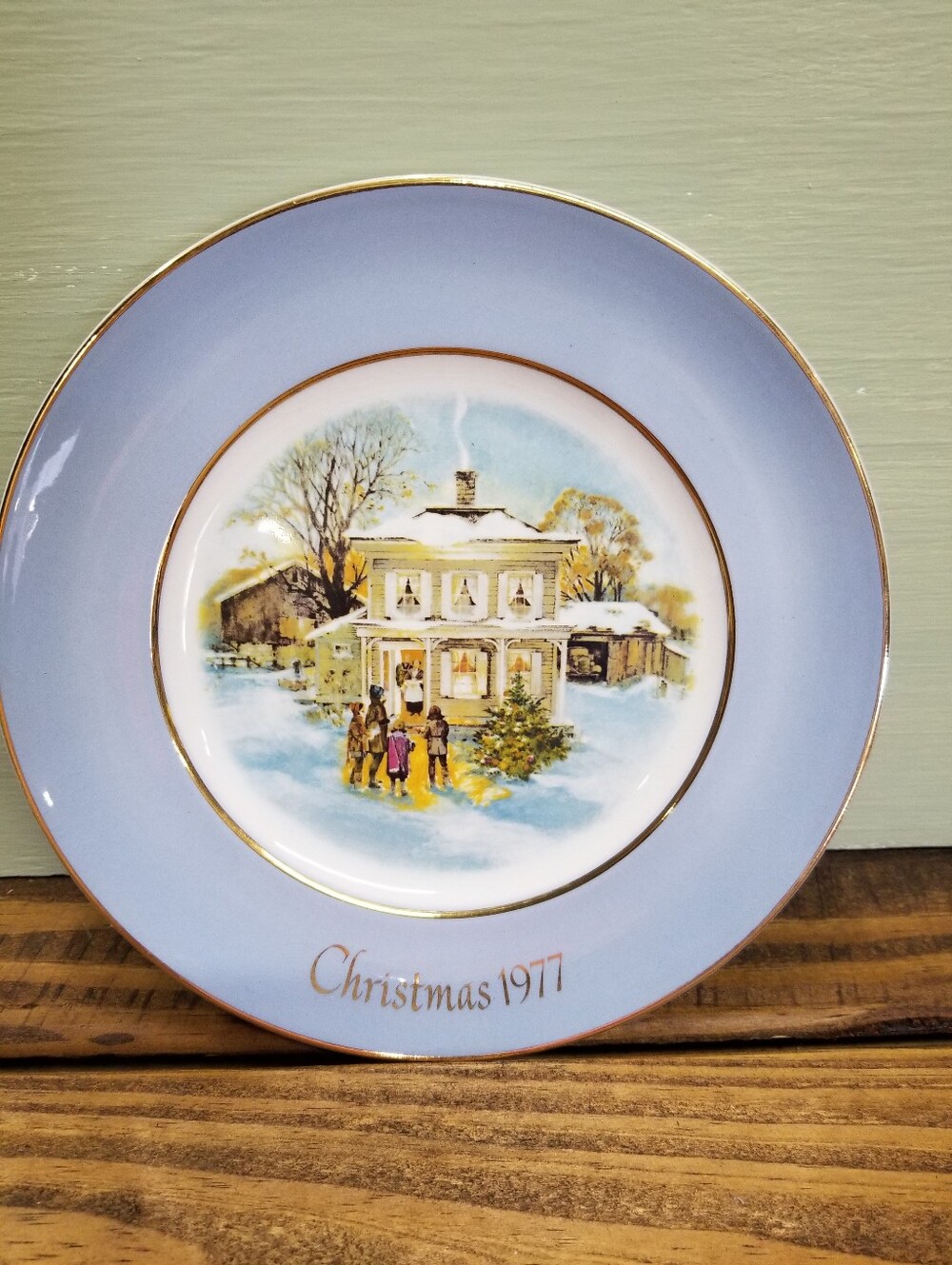 Avon Light Blue and Gold Christmas 1977 Decorative Plate